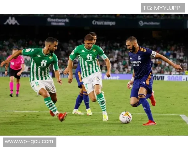 巴萨与皇家贝蒂斯激战正酣现场直播精彩回顾与分析